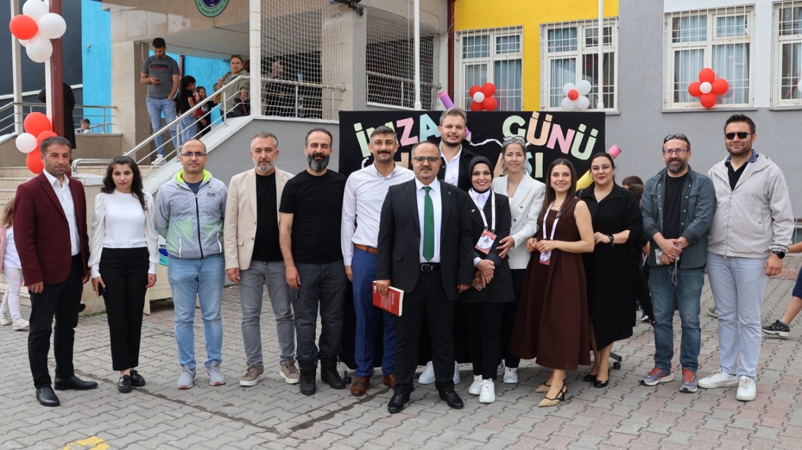SİHİRLİ KALEMLER KİTABIMIZIN İMZA GÜNÜNÜ GERÇEKLEŞTİRDİK.